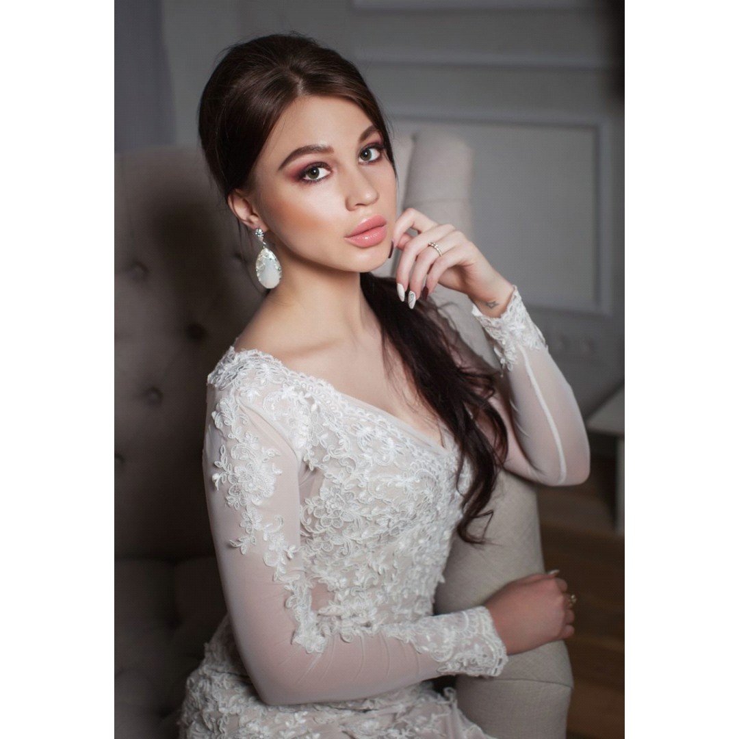 Lady in white — вид 3